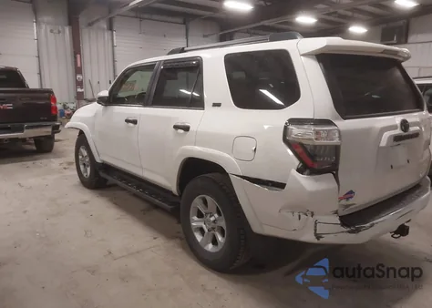 2020 Toyota 4Runner Sr5 z USA, uszkodzony, nr VIN JTEBU5JR8L5779531